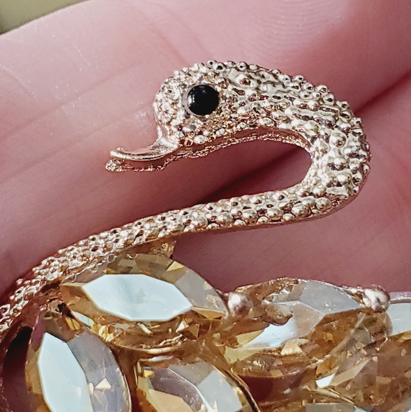 Rose gold swan Austrian swavorski elements crystals brooch champagne STUNNING - Picture 3 of 10